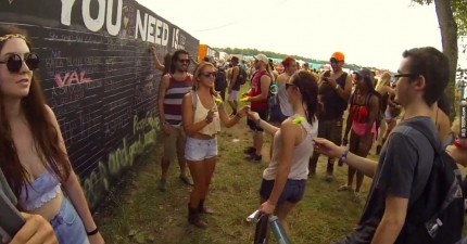 串通陌生人求婚