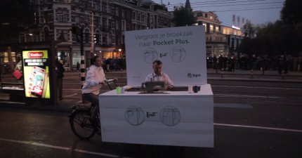 蘋果專賣店外面的裁縫師馬上幫你改褲子