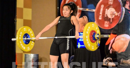 女生舉重