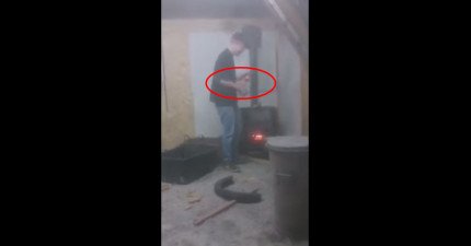 瓦斯罐放到火裡面