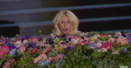 女神卡卡唱imagine