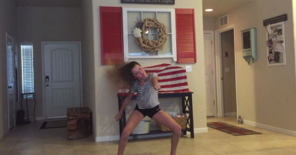 爸爸跟女兒跳舞