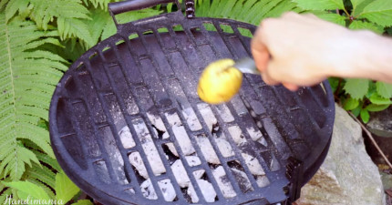 馬鈴薯塗在烤盤上